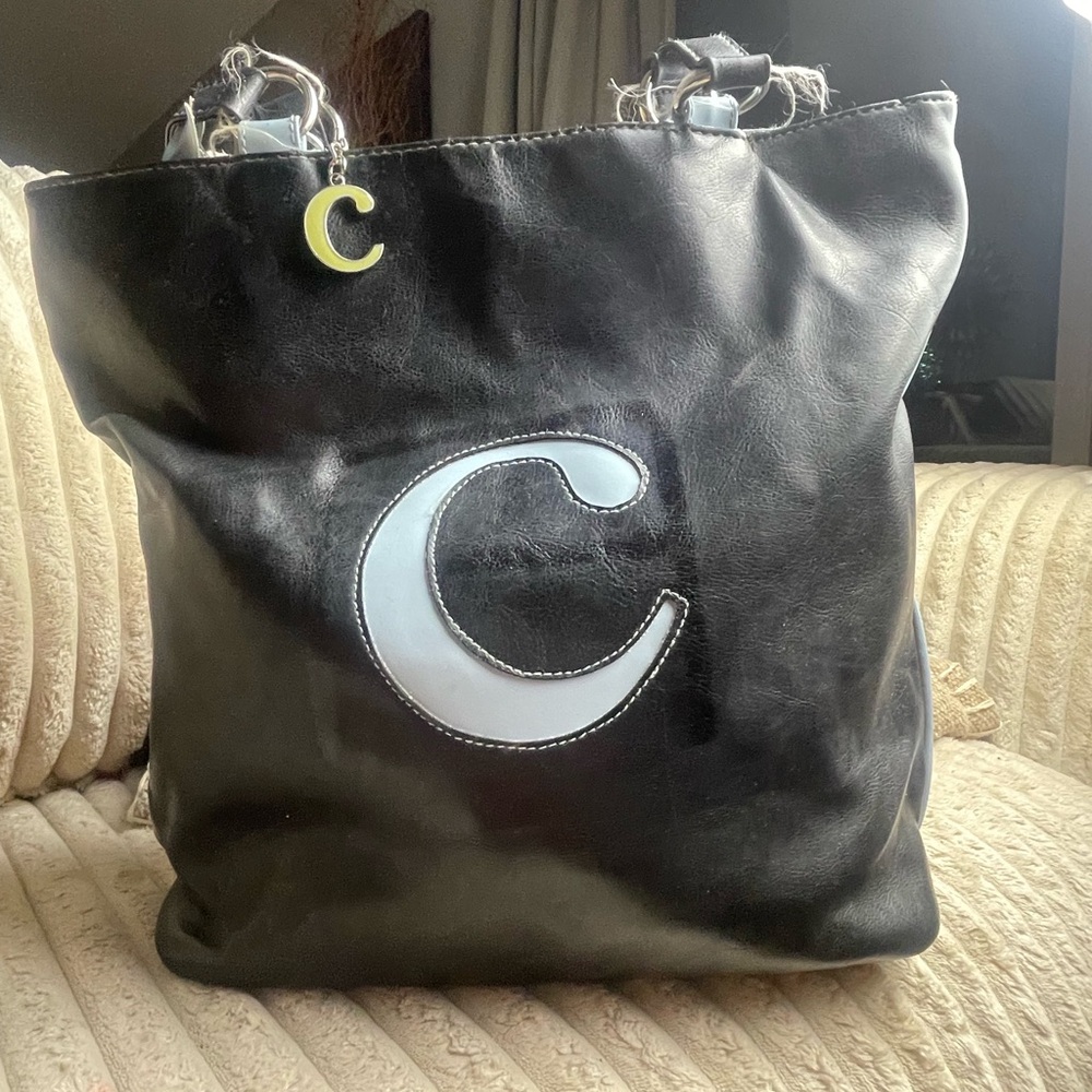 The O Boutique Black Leather Tote with White C Applique - Picture 7 of 8